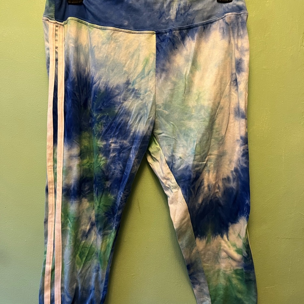 NWOT Emme Jordan Tie Dye Capris